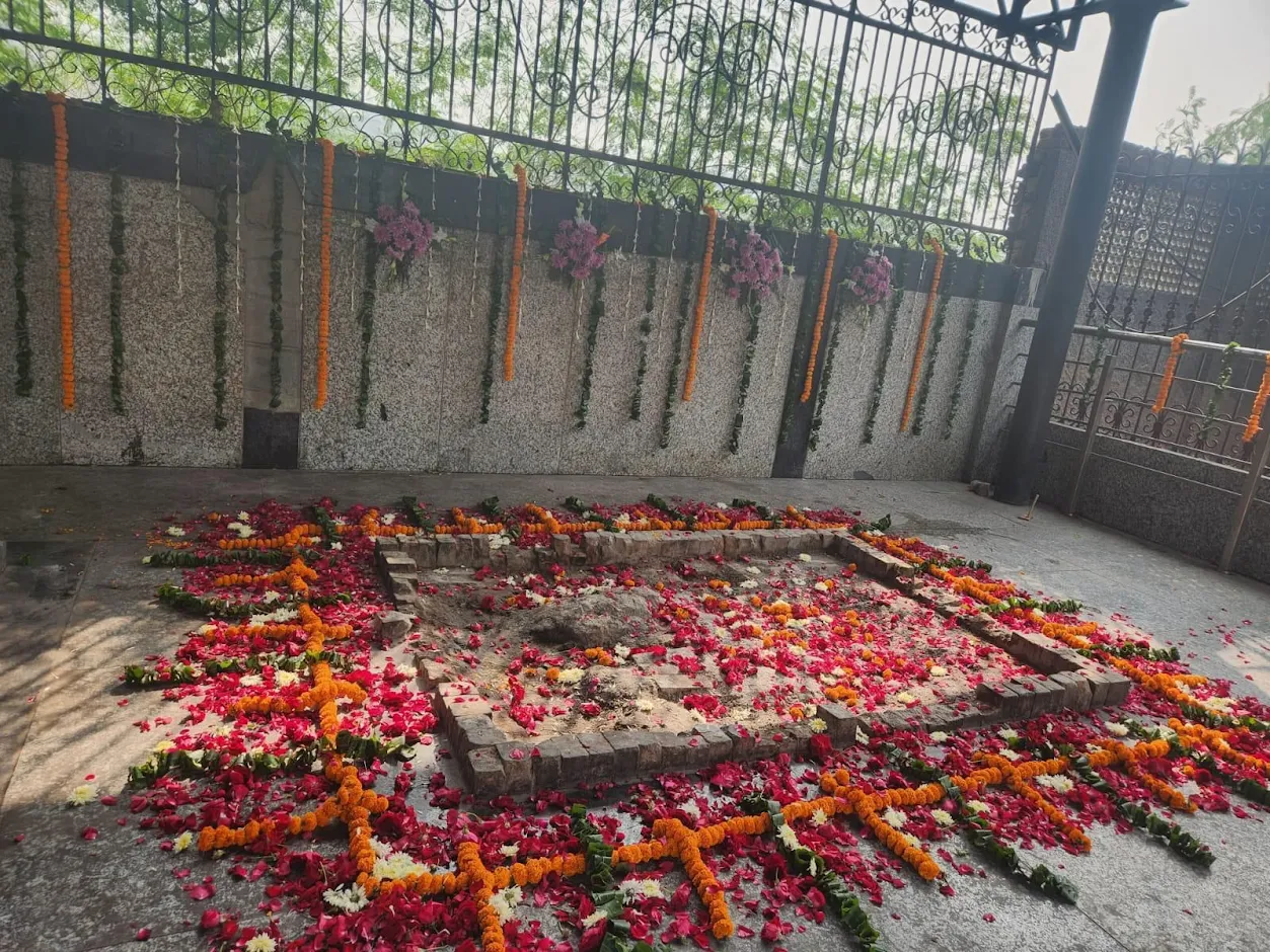 Sacred rituals at Punjabi Bagh Shamshan Bhoomi